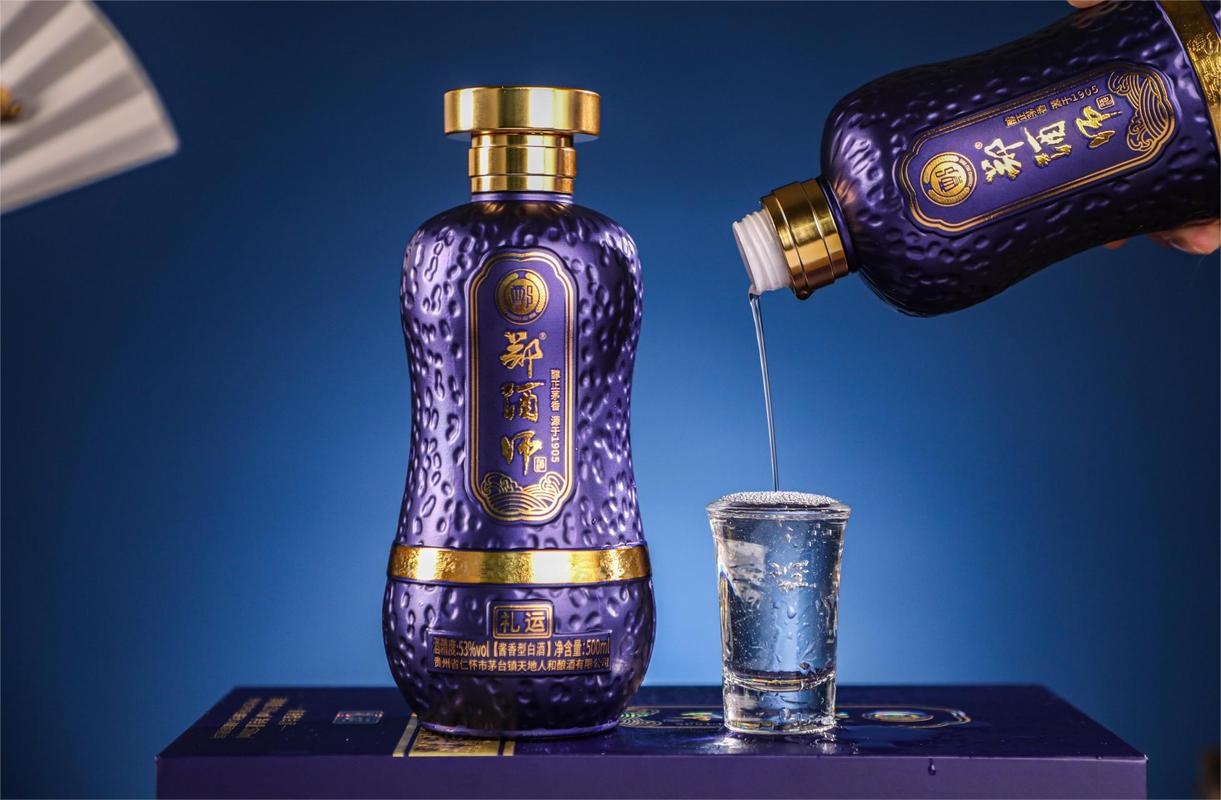 平時(shí)聚會(huì)多,為了身體,咱們喝酒是也要注意這些事項(xiàng)~[握手]  酒前:先吃